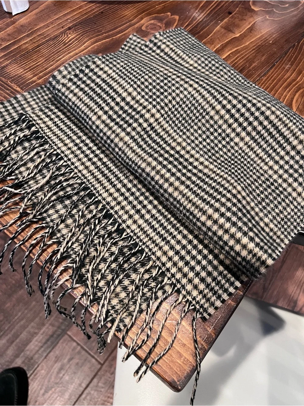 Classic Houndstooth Fringe Shawl Scarf 100% cashmere made in Scotland Neutral